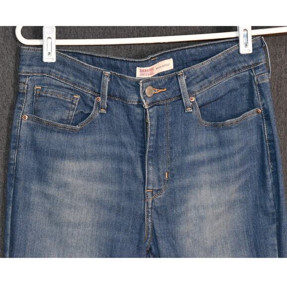 Levi's Signature Series Women's 6M (28x32) Mid-Rise Boot Cut Denim Jeans - Picture 2 of 10